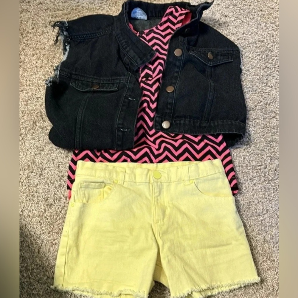 9 Piece Youth Girl Summer Bundle 3 Shorts, 4 tanks, 1 tee 1 Vest Disney, UA 7/8 - Picture 5 of 11